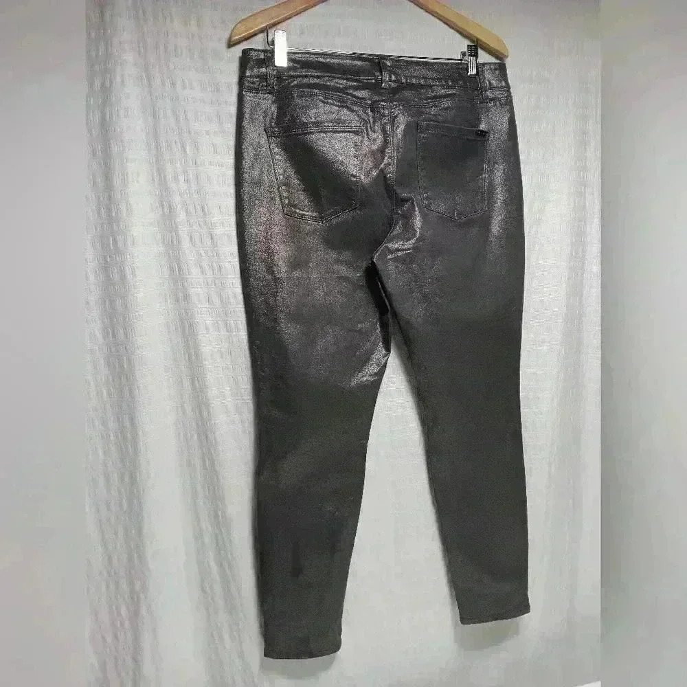 White  House Black Market The coated Skinny Ankle. Mid Rise ladies size 10. - Picture 3 of 6